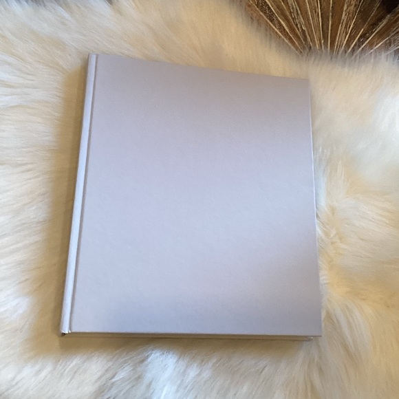 COFFEE TABLE BOOK THE WORLD IN STAMPS - Picture 2 of 16